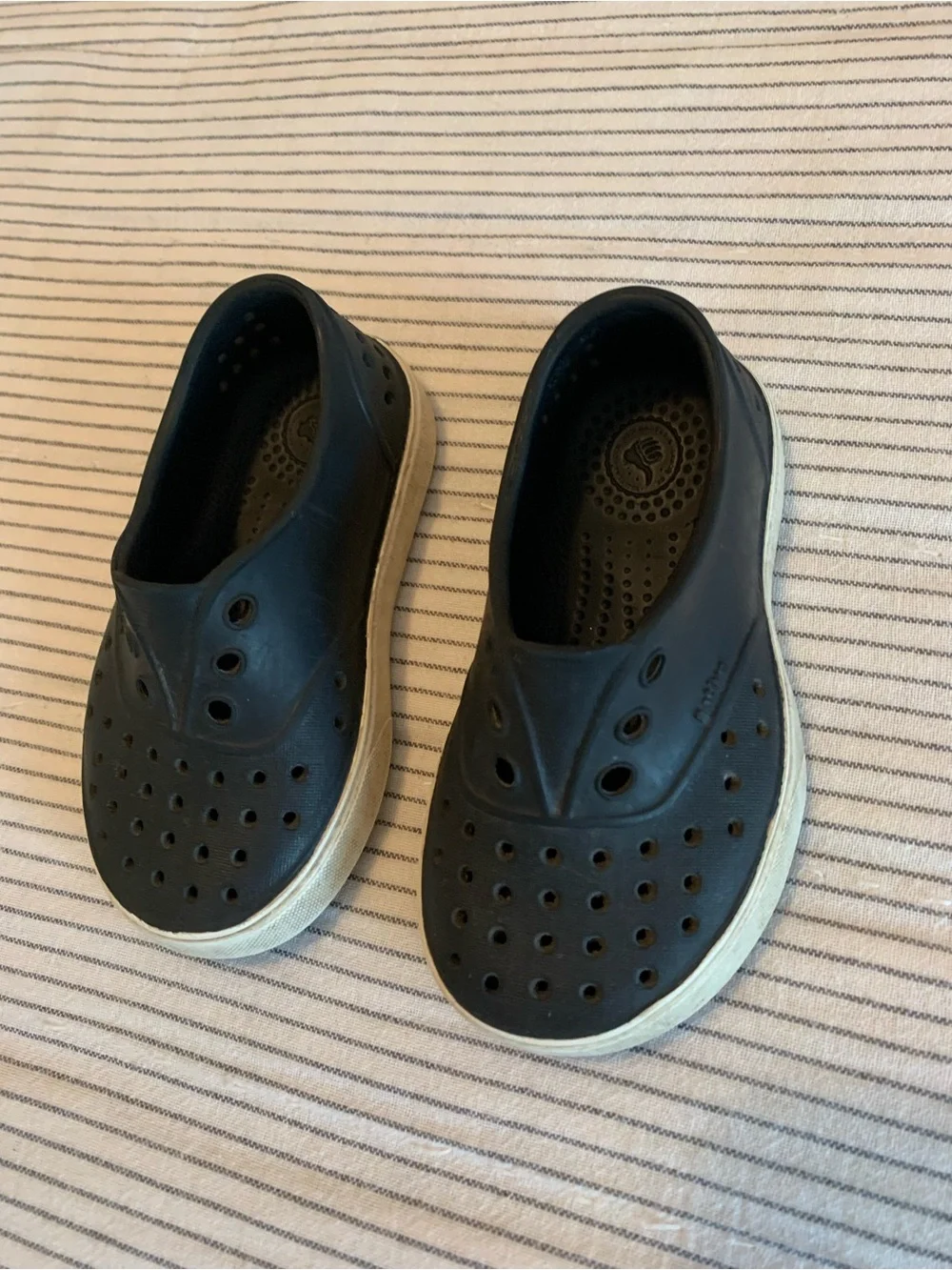 Native Jefferson Black Slip-On Shoes | C7